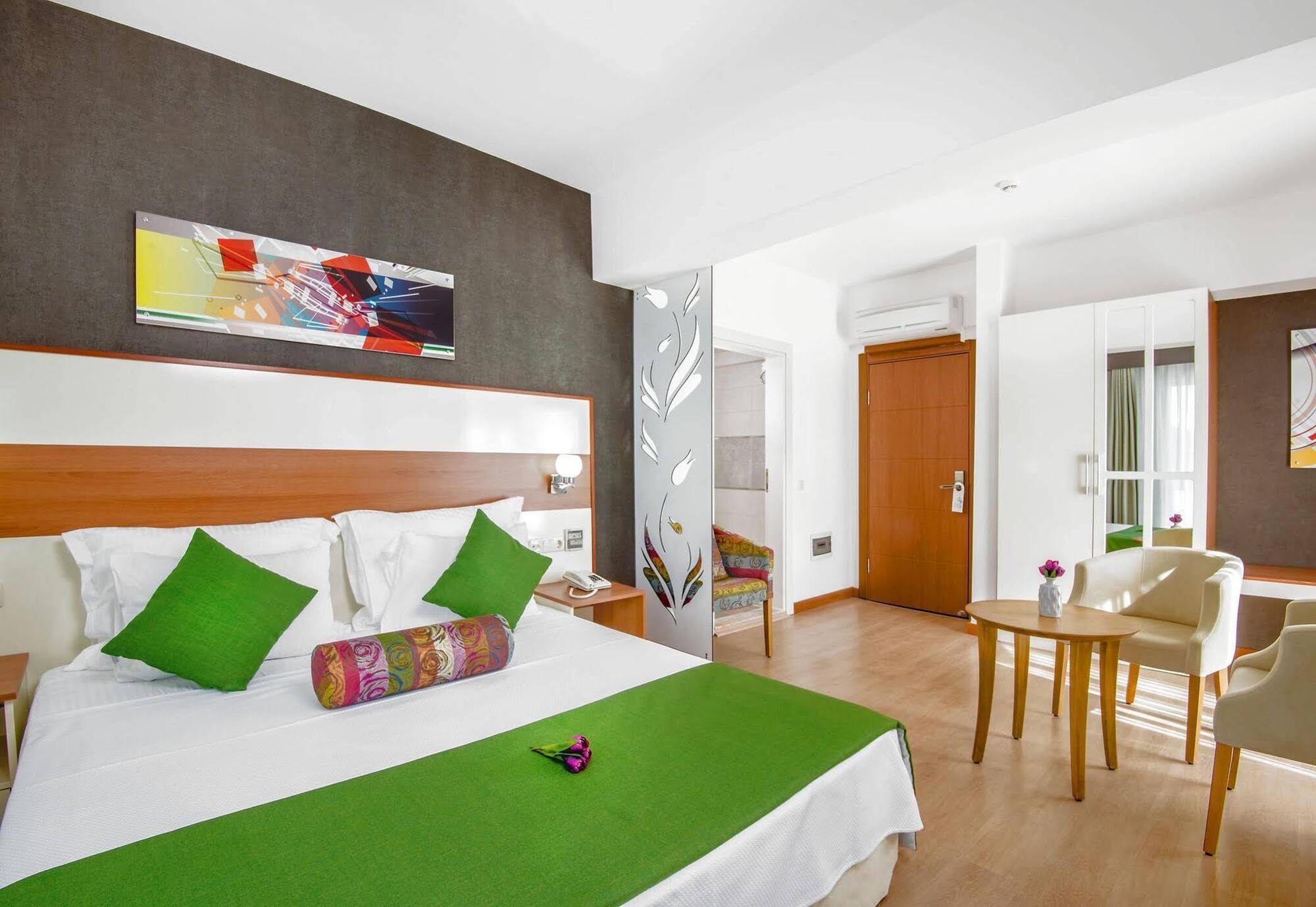 Ege Tulip Cesme Hotel Eksteriør billede